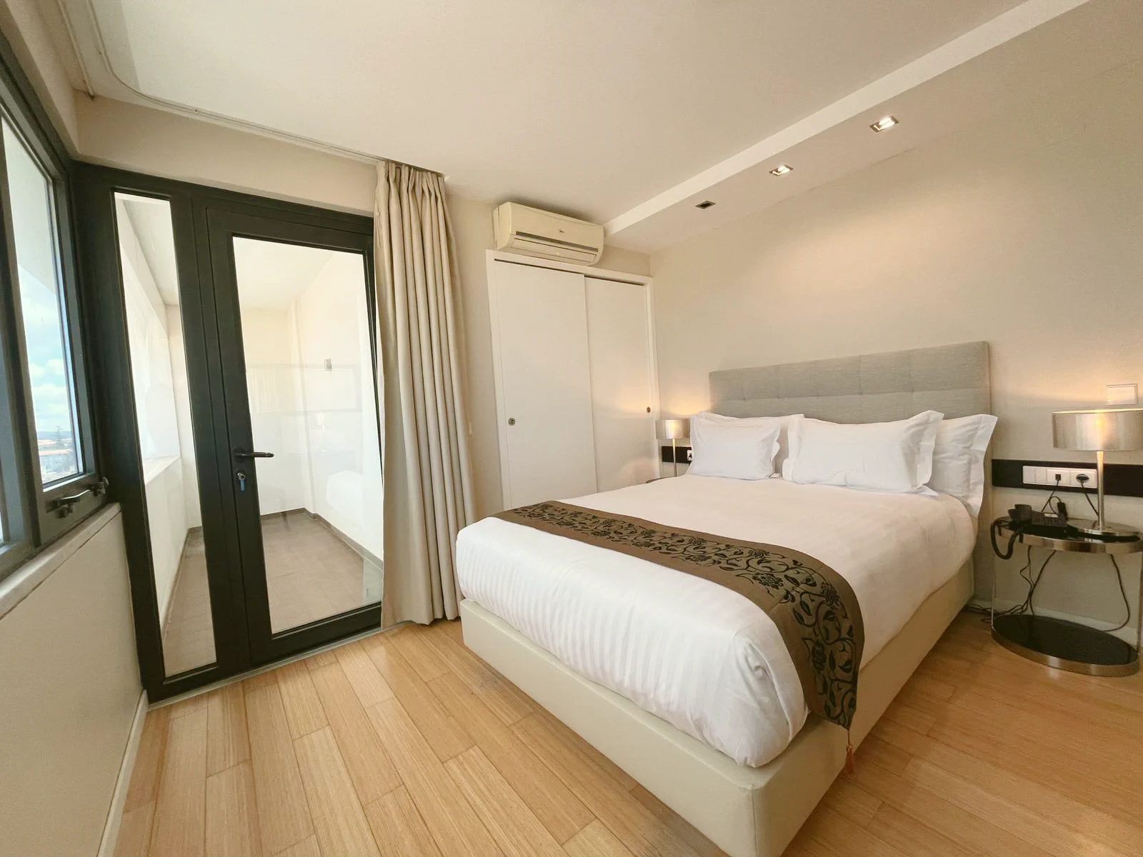 Suite Familiar com Varanda com Vista Mar e Serra